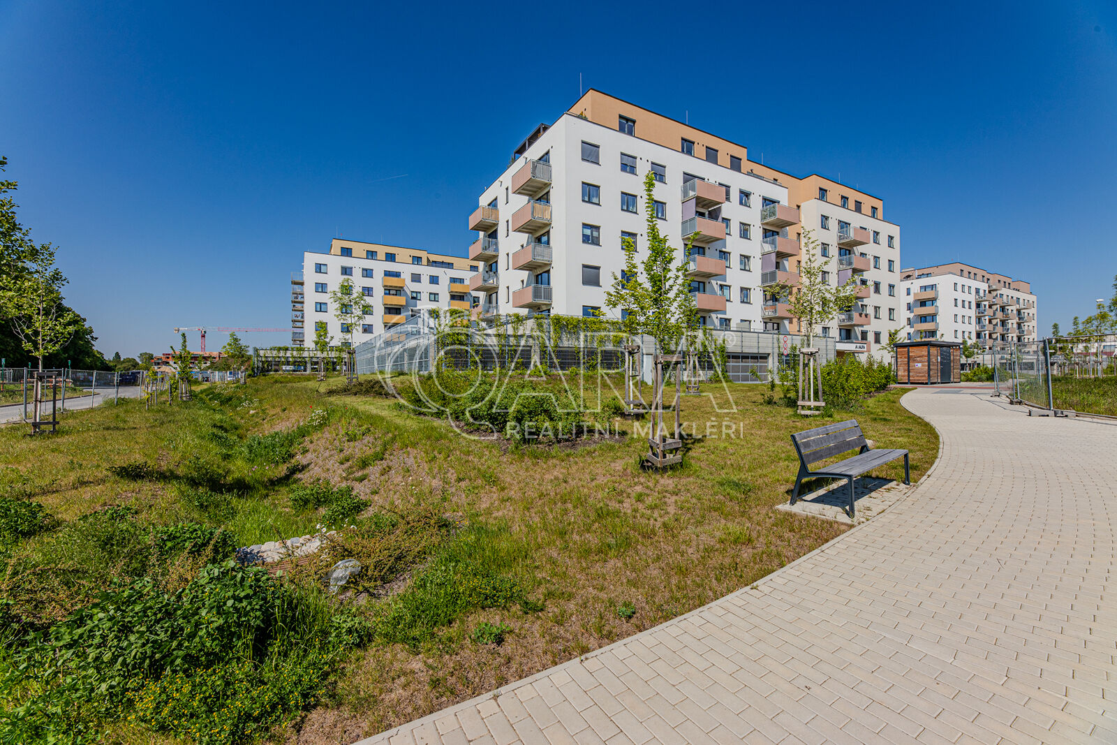 Pronájem bytu 2+kk, balkón 5m2, 50m2, sklep, garážové stání