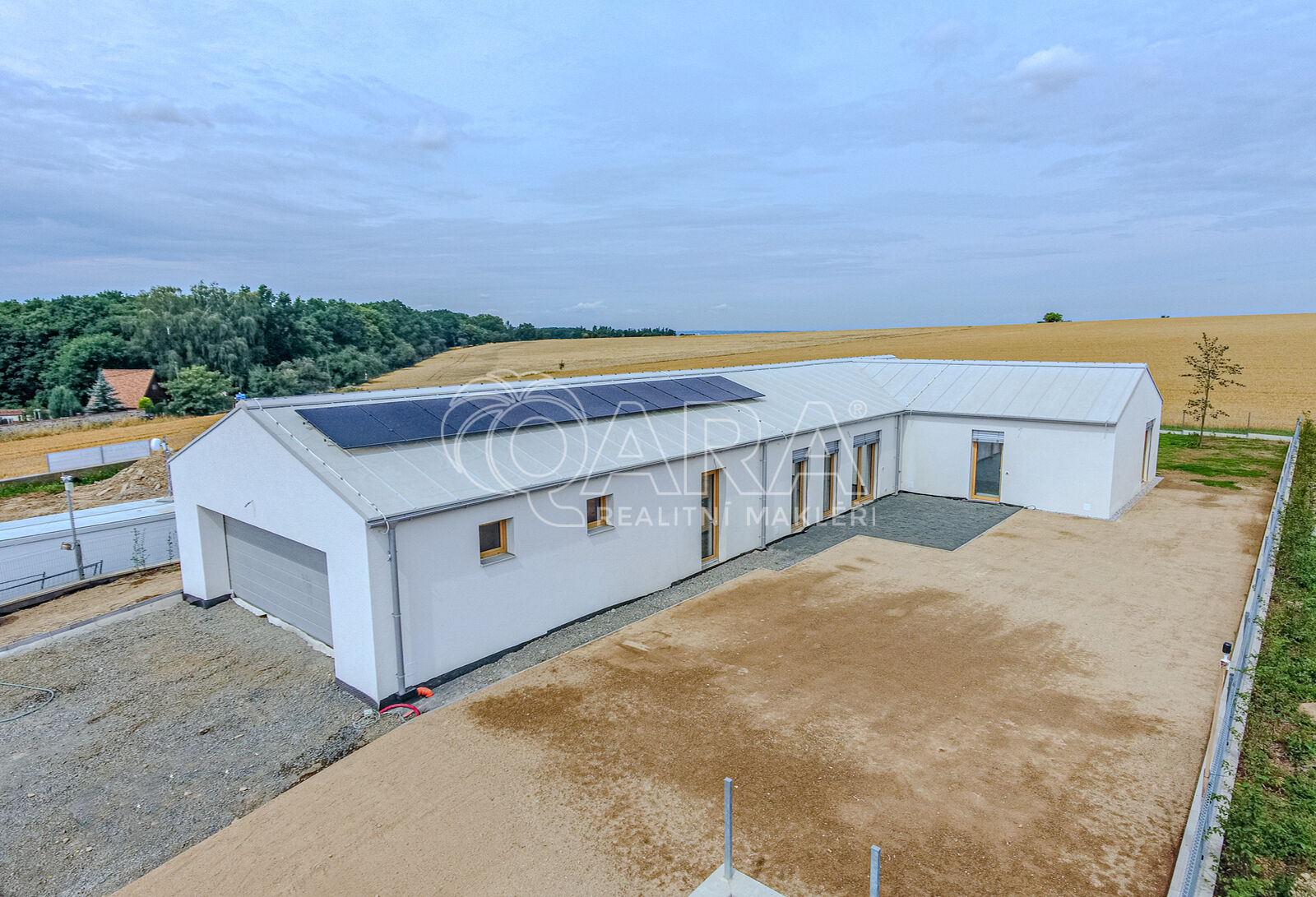 Novostavba nízkoenergetického domu, 5+kk, garáž, 217m2, pozemek 1000m2, Olešky, Praha – Východ