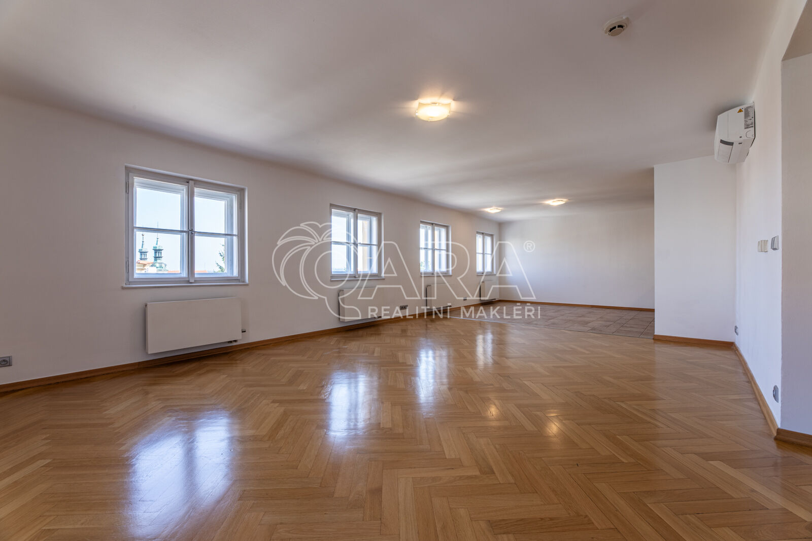 Byt 2+kk 110m2 mezonet Hradčany,  s výhledem na Petřínskou rozhlednu, Pražský hrad a Loretu