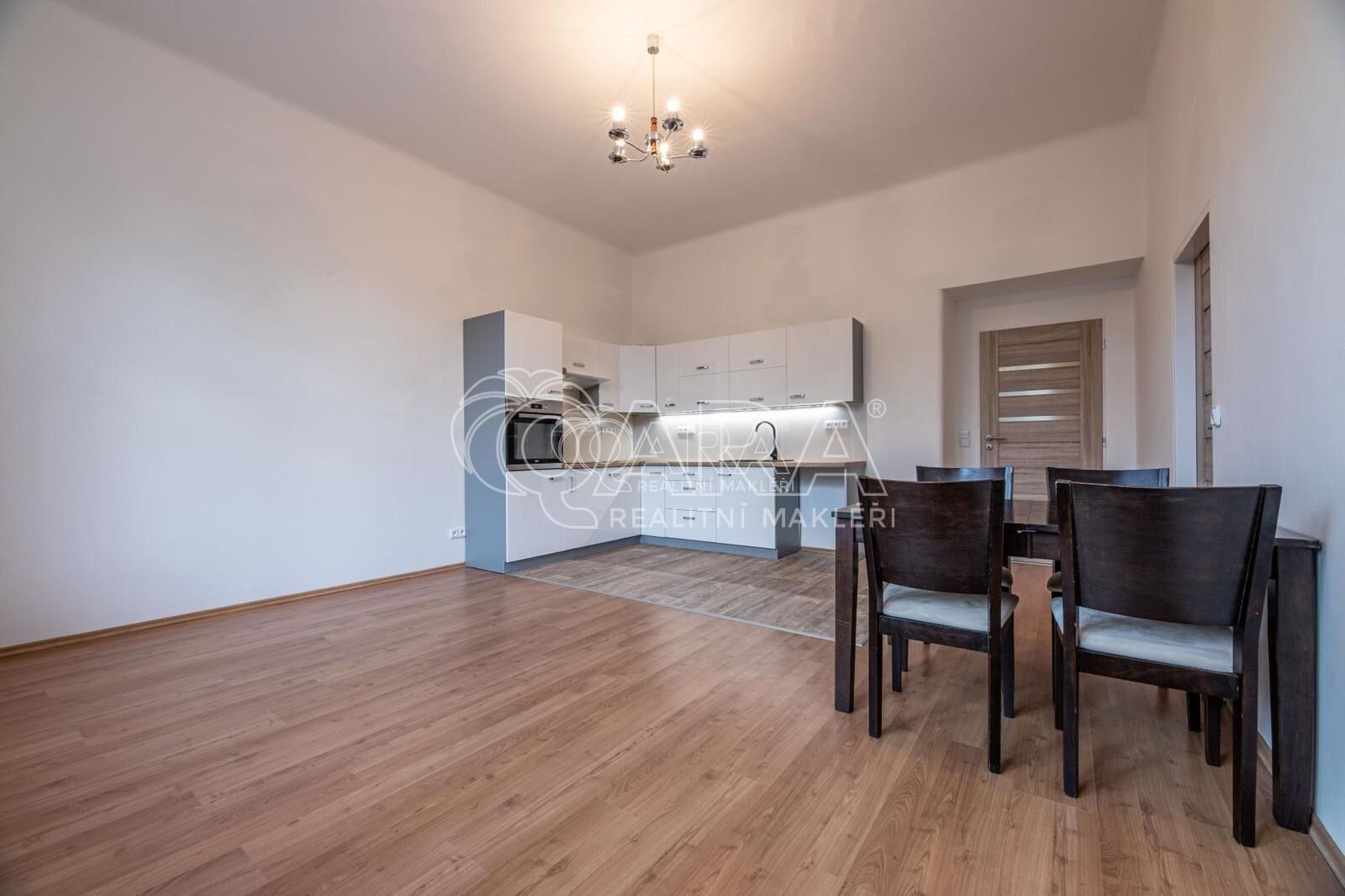 Pronájem bytu 4+kk, 91m2, Varhulíkové, Praha 7 – Holešovice